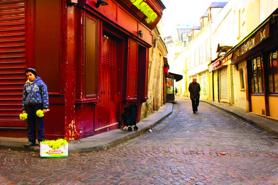 Flower_boy_on_rue_mouffetard