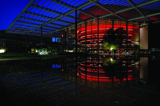 Reflection_in_red