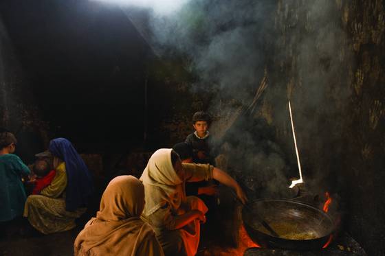 Woman__making_halwa