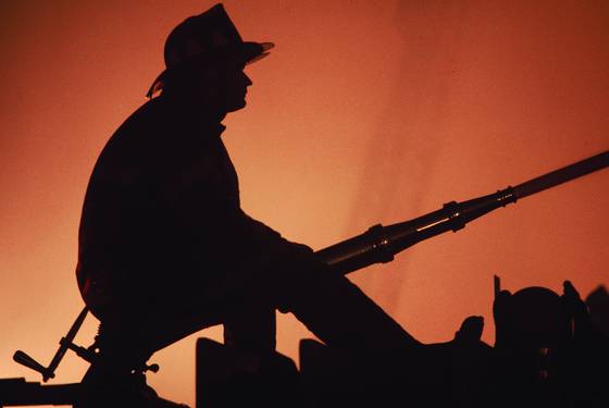 Silhouette_of_boston_firefighter