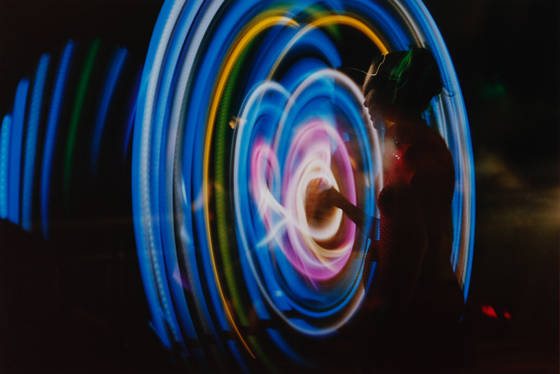 Hula_hoop_in_riverside_park