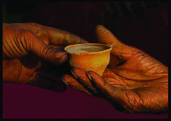 Passing_the_cup
