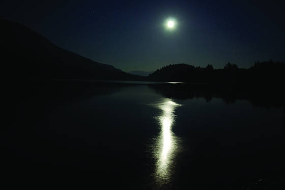 Baker_lake_moon