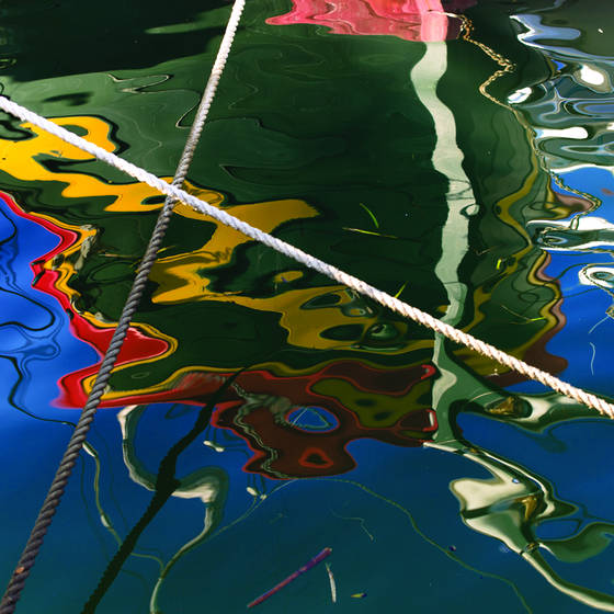 Bowlines_and_boat_reflection