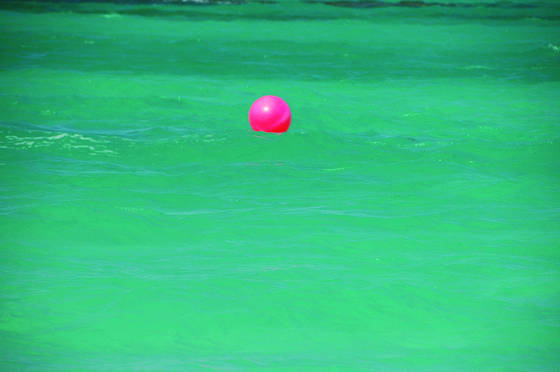 Ball_in_water