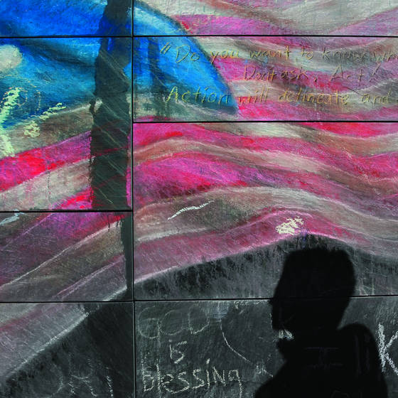 Patriot_at_the_wall