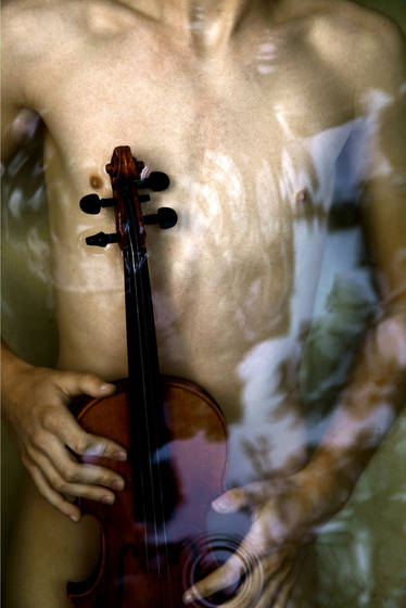 Chest_and_violin