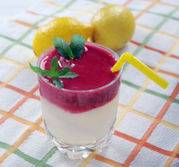 Blueberry foam lemonade Blueberry foam lemonade