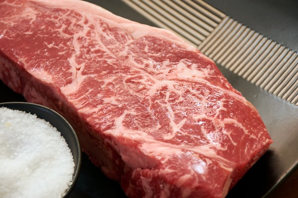 Sous vide strip steak raw salt Sous vide strip steak raw salt