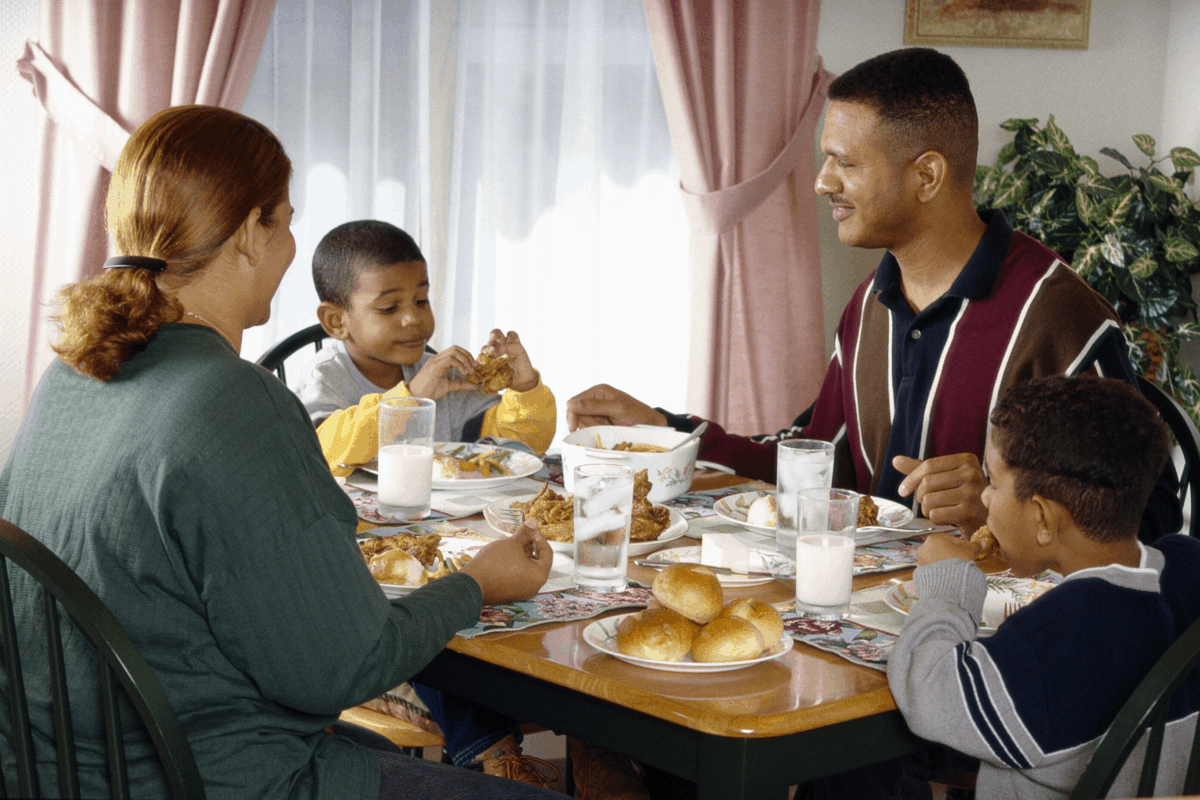 Family dinner.png Family dinner.png