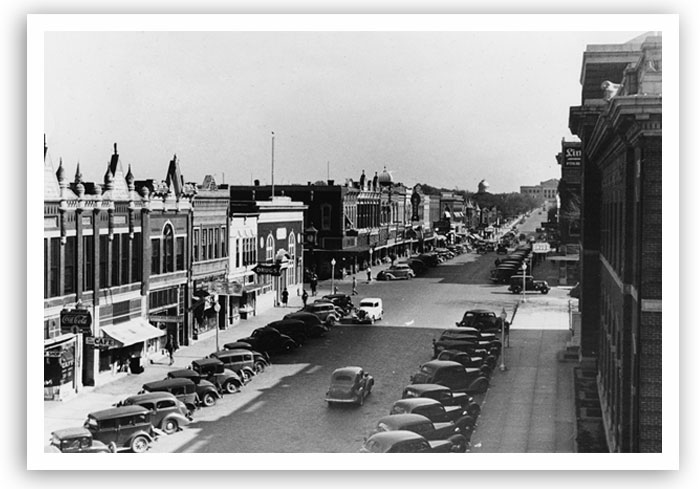 Street scene of Oklahoma Avenue in Guthrie in November 1937.