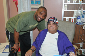 Former OU safety Roy Williams visits a VA hospital as part of Pros for Vets. Reggie Whitten spearheaded the drug-awareness program for military veterans, in large part because his father was a vet.