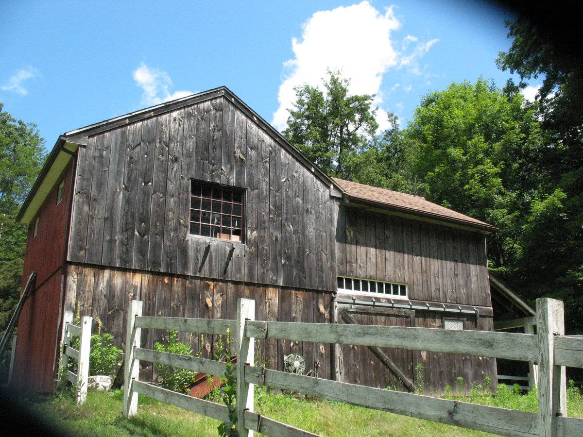 Kennedy's Barn Fembot Farm (291 Huckleberry Hill Road, Avon (Central