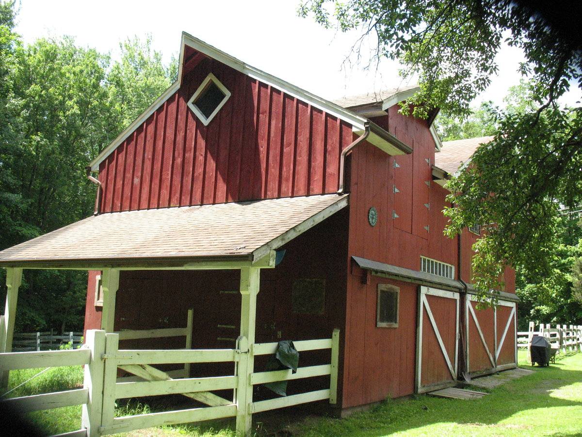 Kennedy's Barn Fembot Farm (291 Huckleberry Hill Road, Avon (Central