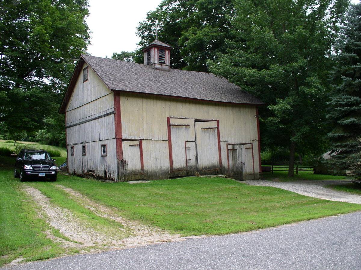 Richmond House Antiques Barn (2 Boston Hollow Road, Ashford (Eastern