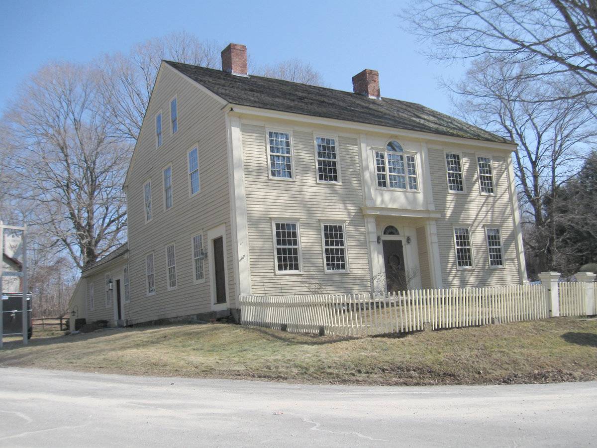Richmond House Antiques Barn (2 Boston Hollow Road, Ashford (Eastern