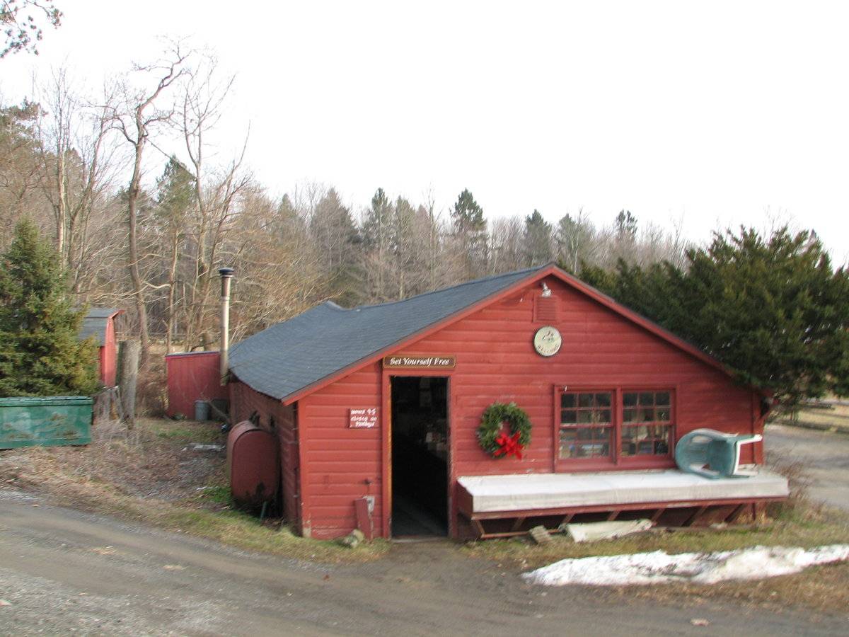 Whitlock Farm Booksellers (20 Sperry Road, Bethany (Western Uplands