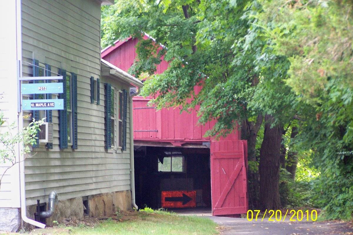 41 Maple Avenue, Bristol (Western Uplands) Historic Barns of Connecticut