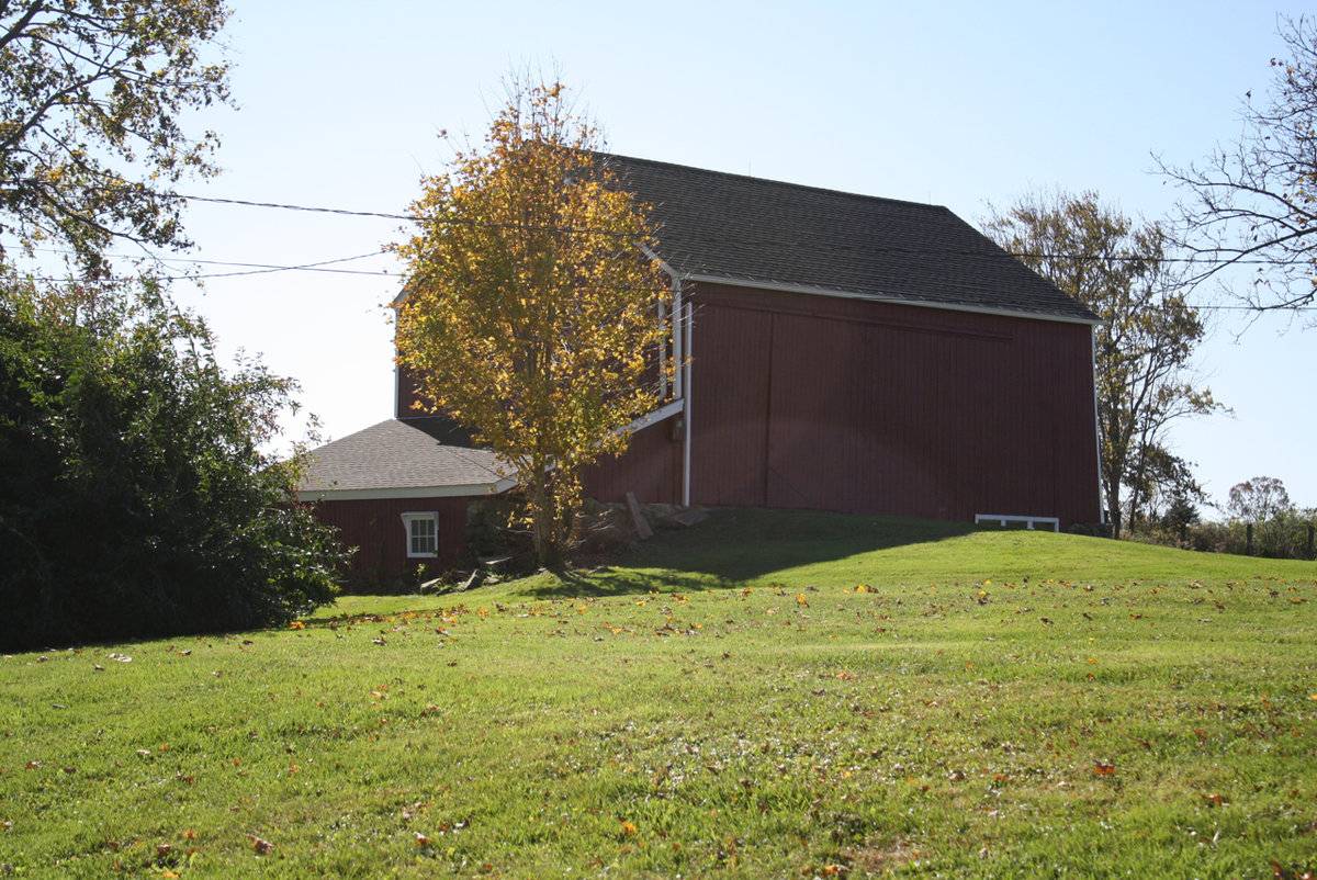 64 Town Line Road, Bridgewater () Historic Barns of Connecticut