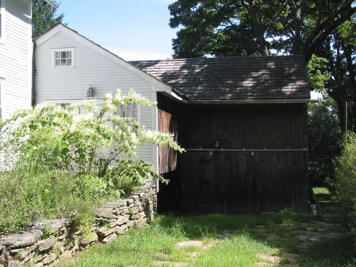Gurley Tavern Barn (42 Chaplin Street, Chaplin (Eastern Uplands)) Historic Barns of Connecticut