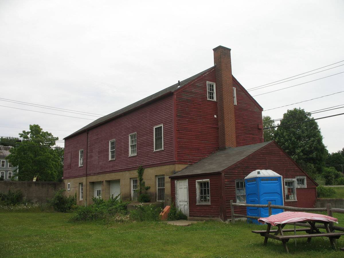 Museum of CT Glass (289 North River Road, Coventry (Eastern Uplands)) Historic Barns of