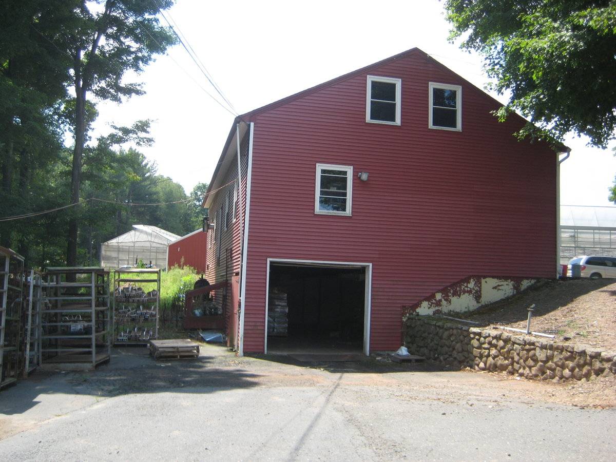 Zentek Farm (325 Higgins Road, Cheshire (Central Valley)) Historic Barns of Connecticut