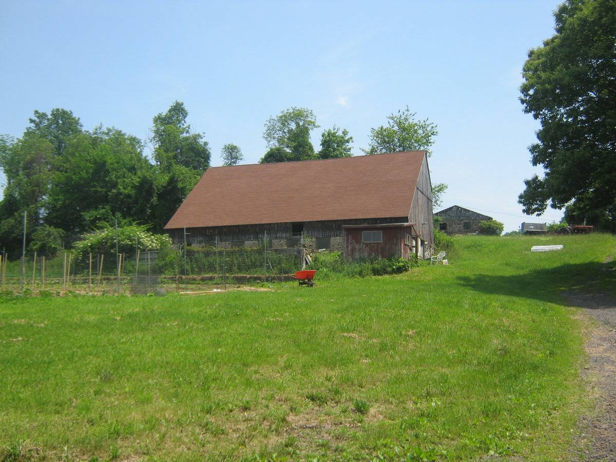 142 North Road, Cromwell (Central Valley) Historic Barns of Connecticut