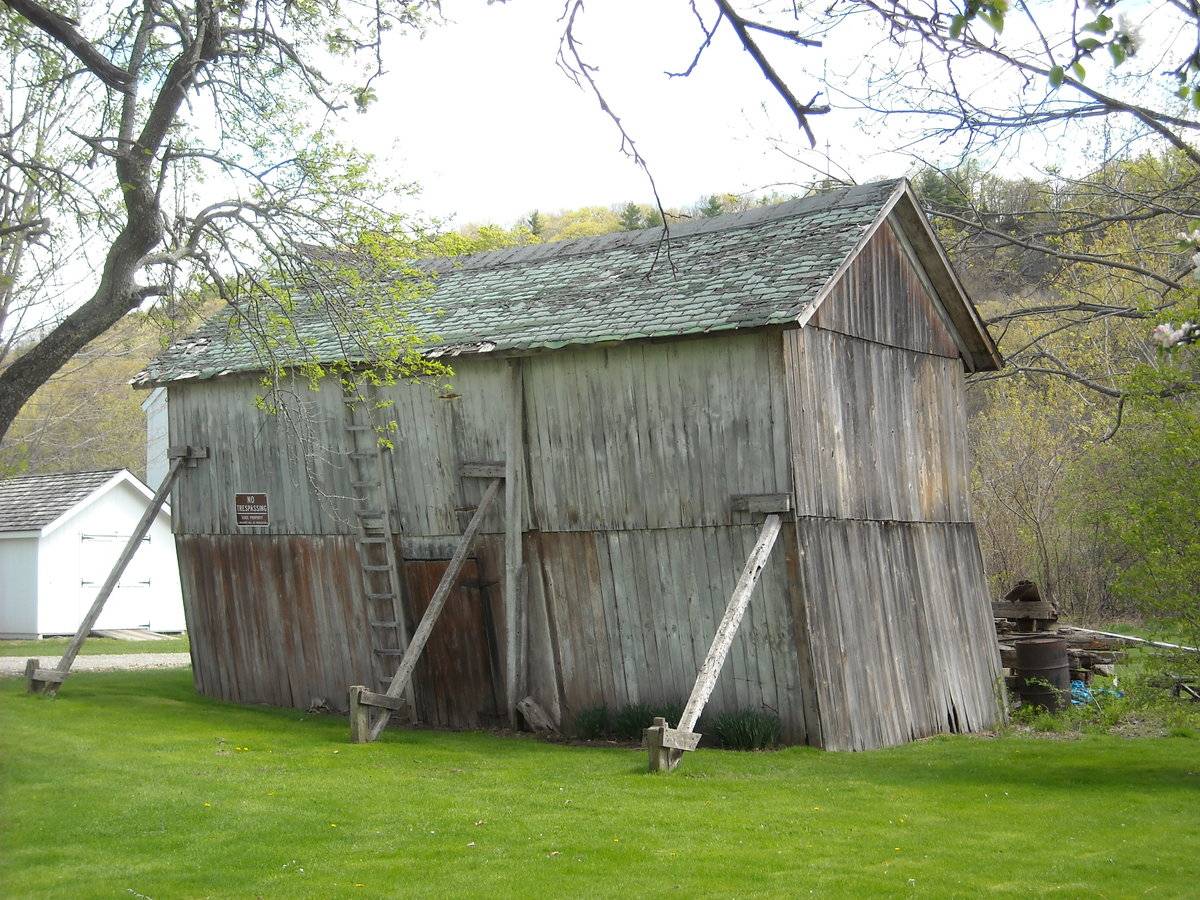 Newgate Ice House Viets Tavern and Farm (106 Newgate Road, East Granby (Central Valley