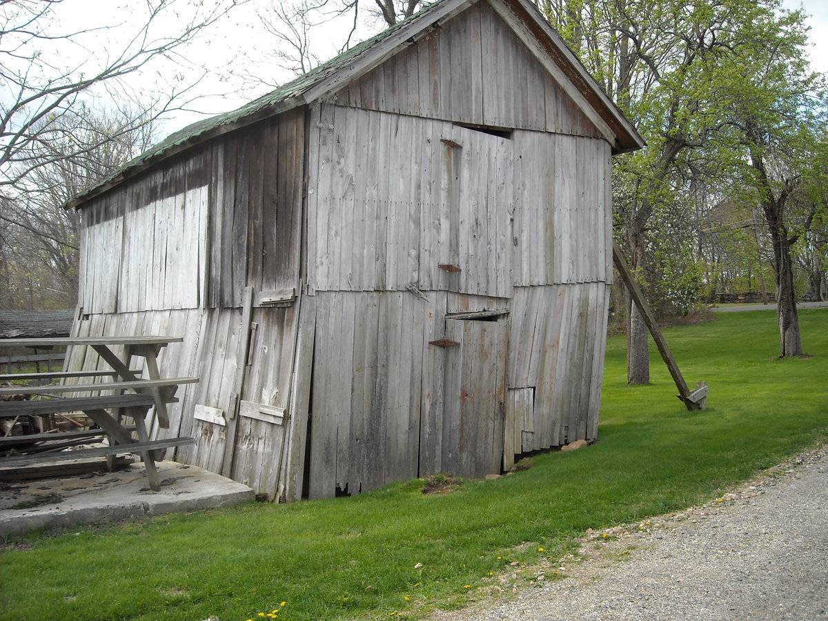 Newgate Ice House Viets Tavern and Farm (106 Newgate Road, East Granby (Central Valley