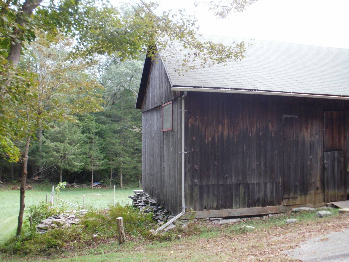 115 Clark Hill Road, East Haddam () Historic Barns of Connecticut