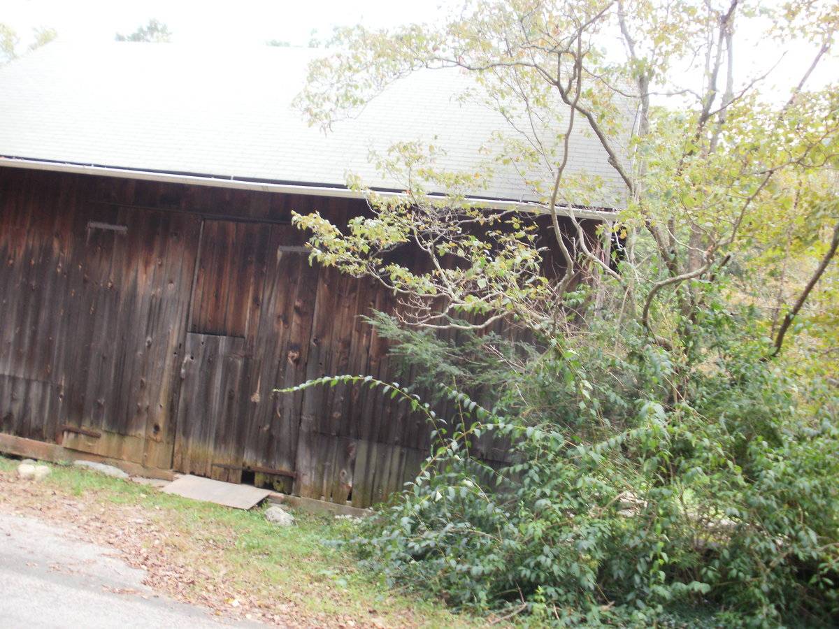 115 Clark Hill Road, East Haddam () Historic Barns of Connecticut