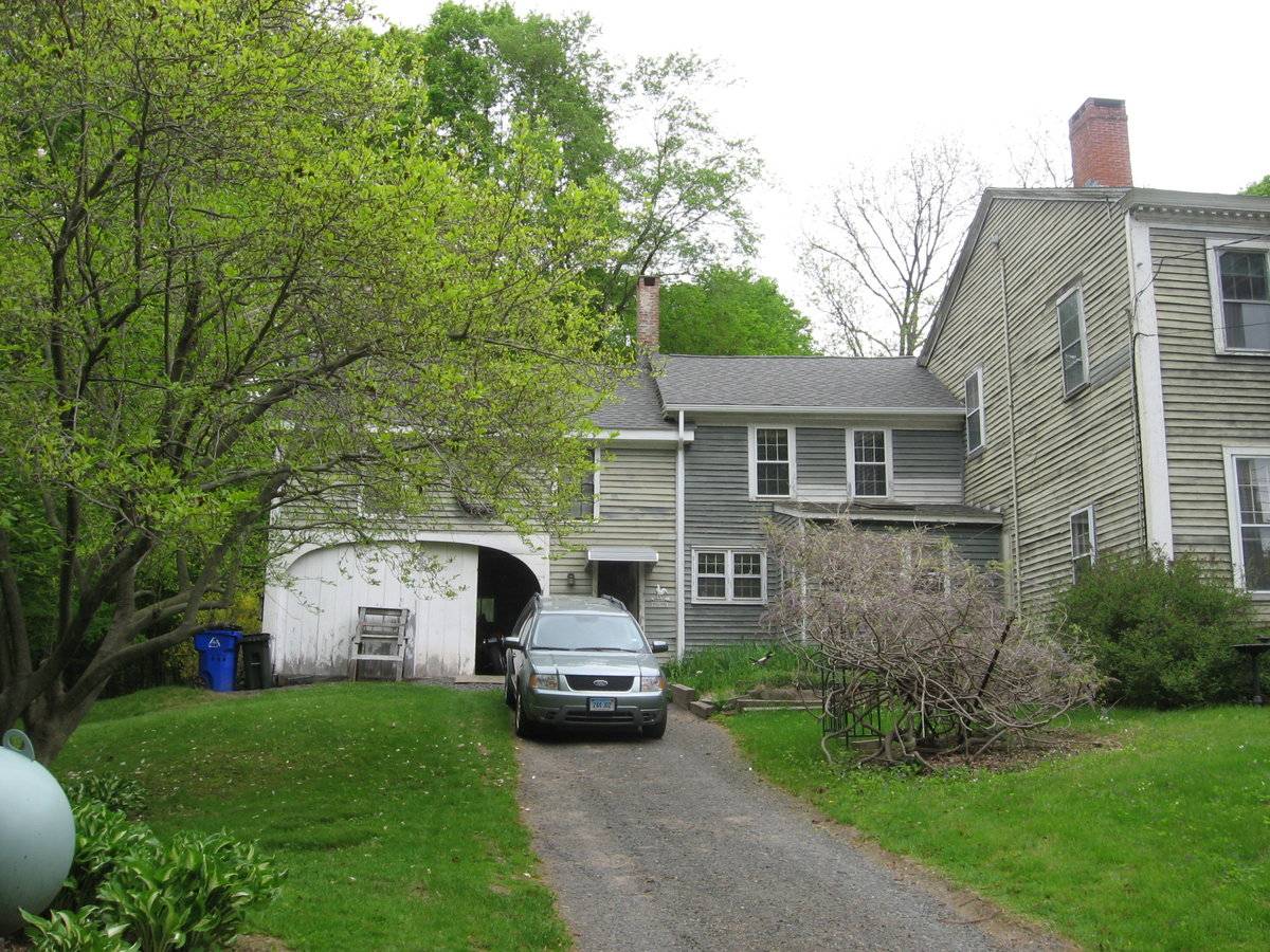 Whitfield Cowles House (118 Spoonville Road, East Granby ()) Historic Barns of Connecticut