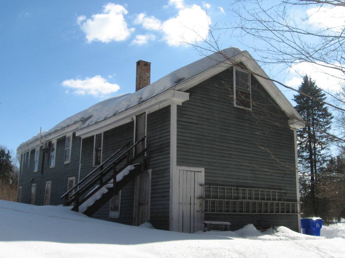 Whitfield Cowles House (118 Spoonville Road, East Granby ()) Historic Barns of Connecticut