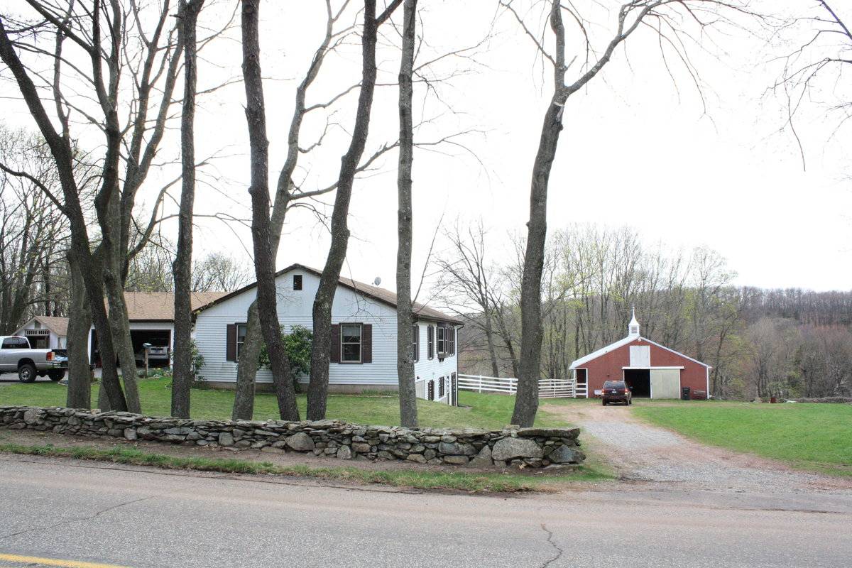 135 Mountain Street, Ellington (Central Valley) Historic Barns of