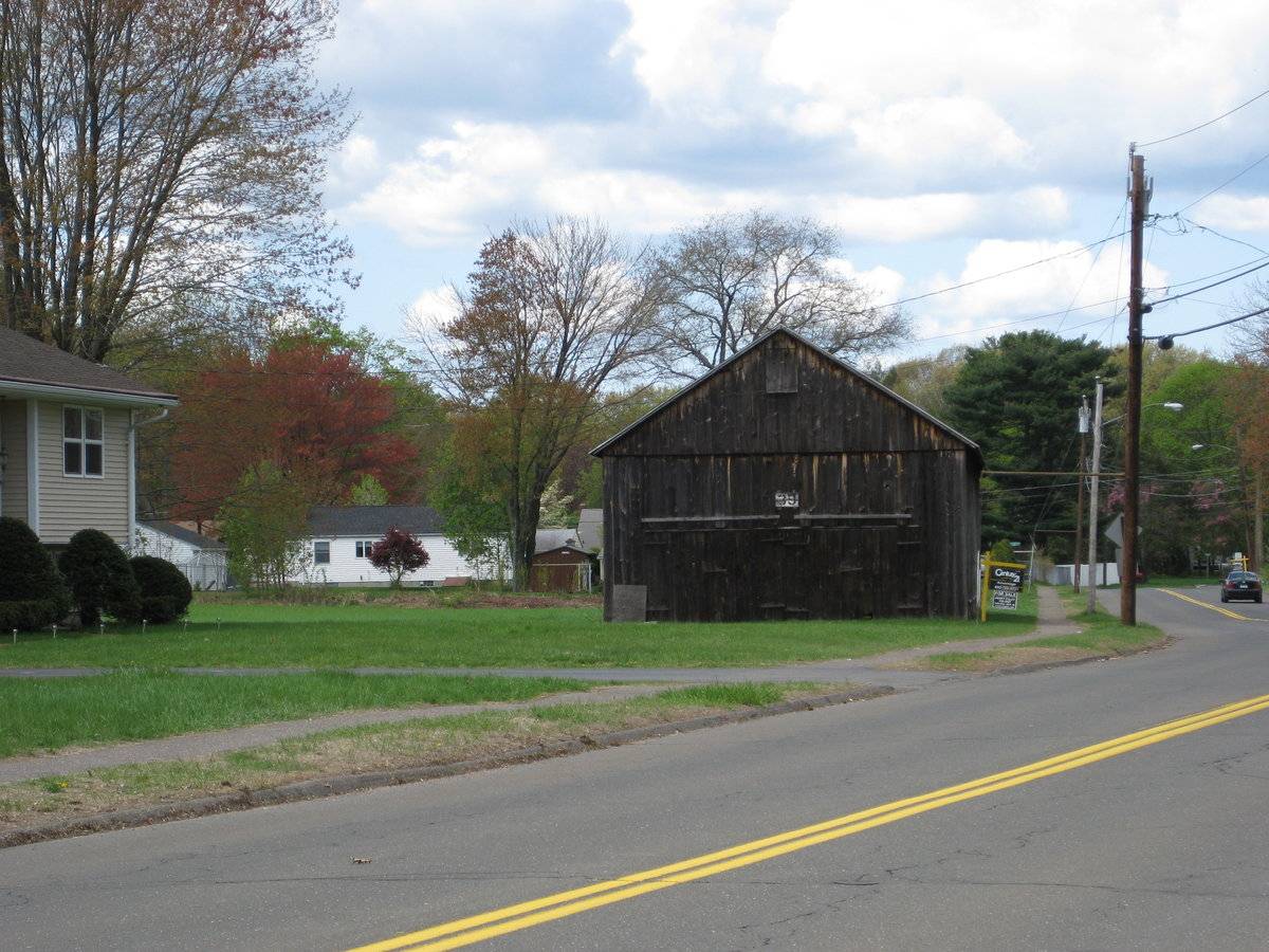 00 ( West of 70 Middle Road) Middle Road, Enfield (Central Valley