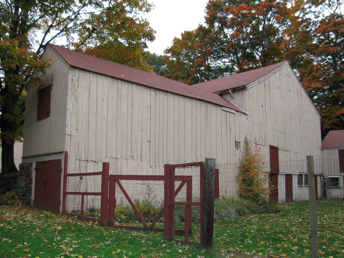 Raynham (Kneeland Townsend) 1 of 3 Barn I (709 Townsend Avenue, New