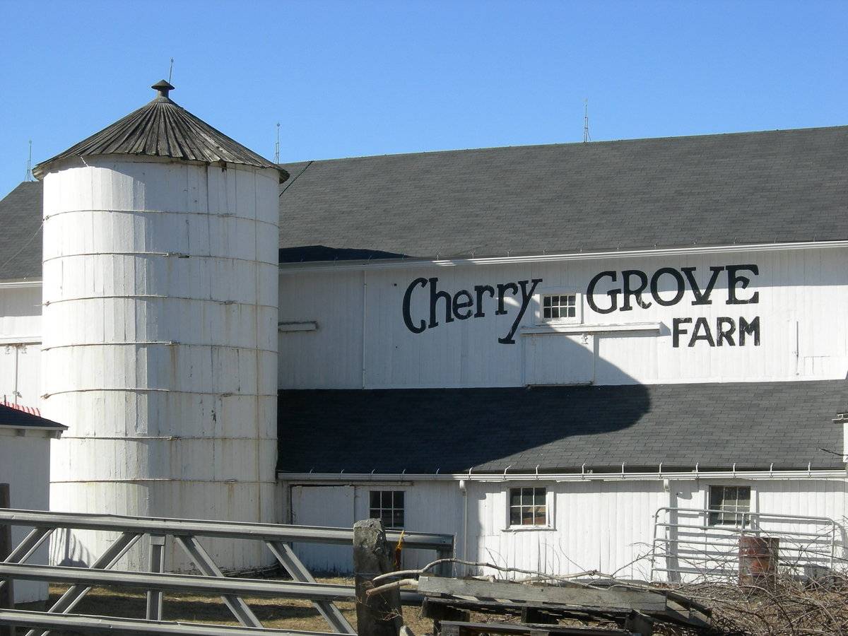 Cherry Grove Farm (60 Platts Hill Road, Newtown (Western Uplands)) Historic Barns of Connecticut