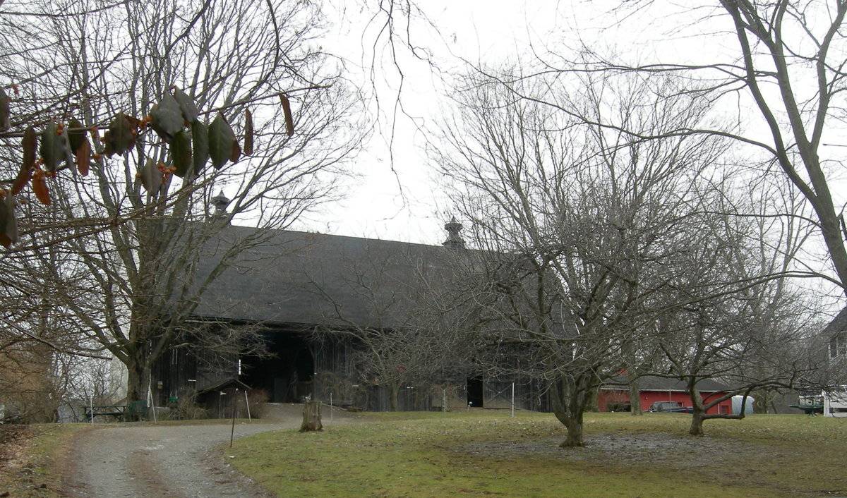 Appleberry Farm (8 Zoar Road, Newtown (Western Uplands)) Historic Barns of Connecticut