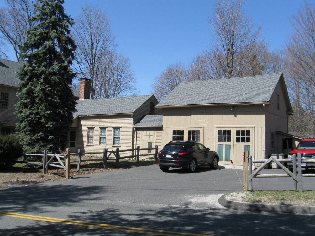 194 Main Street North (Rte 6), Southbury (Western Uplands) Historic
