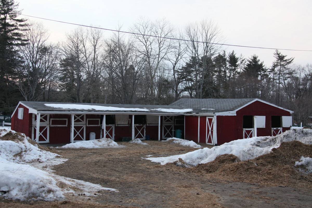 Red Barn Stables (43 Bangall Road, Stamford (Western Coastal Slope
