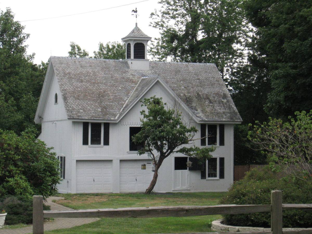 Lester Beecher Carriage House (1166 Marion Avenue, Southington (Central
