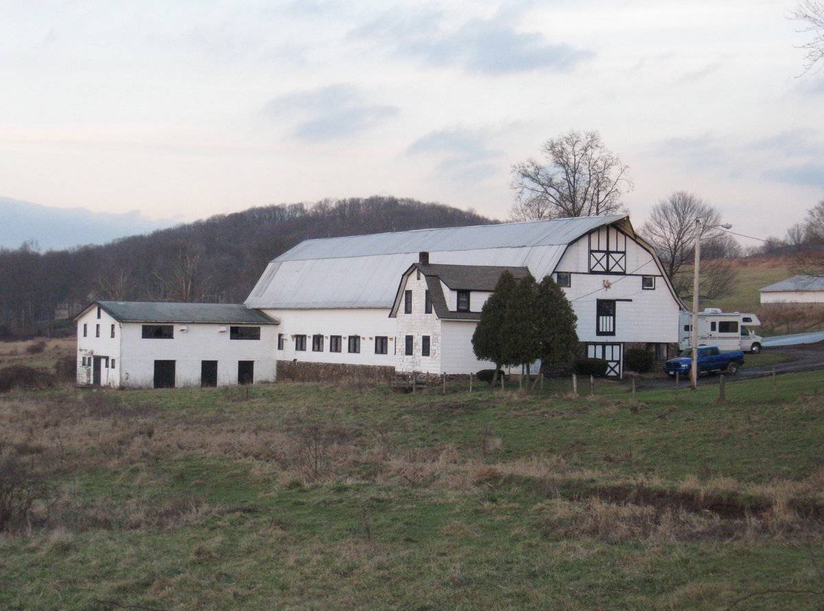 1390 Whirlwind Hill Road, Wallingford (Central Valley) Historic Barns