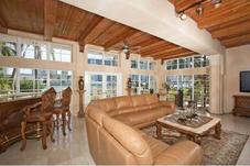 Photo #11 of 5869 PINETREE DR
