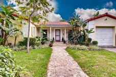 1520 W 22 ST
