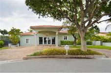 831 N VENETIAN DR