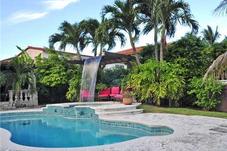 744 LAKEVIEW DR