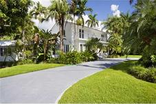 1515 W 22 ST