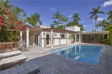 320 N HIBISCUS DR