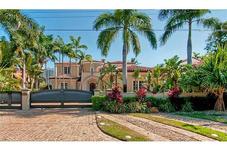 5415 PINETREE DR