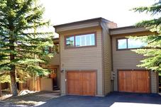 4552 Meadow Dr